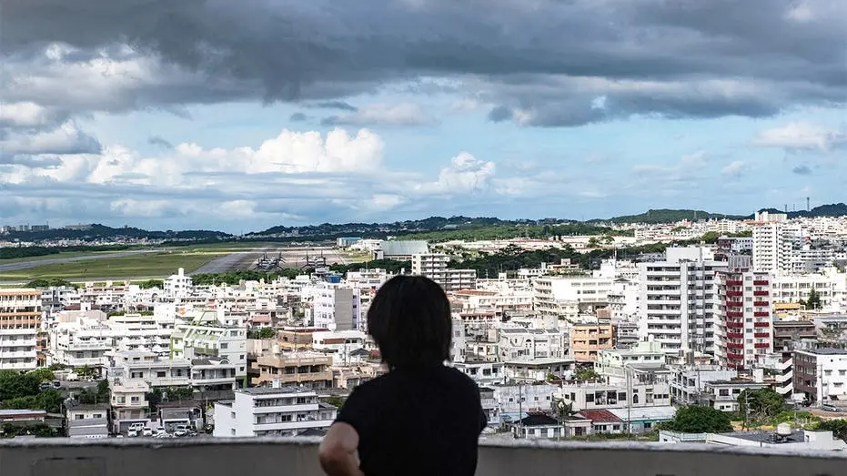 O Marine americano Lance Ballard, de 20 anos, foi preso em Okinawa suspeito de roubar e matar uma mulher de 39 anos em …