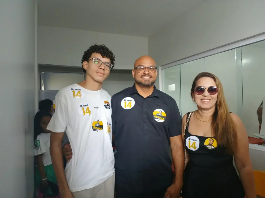André Luís (Missão) votou em São José de Ribamar, ao lado da esposa Milena Neves e filho Davi Neves. Ele falou da campa…