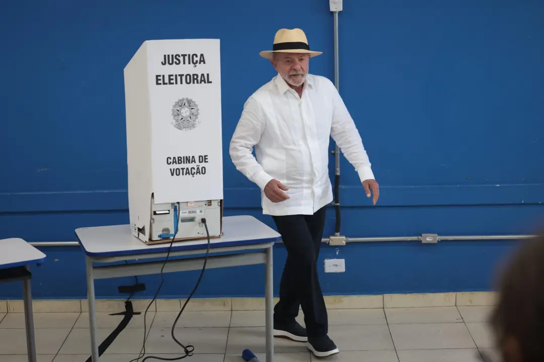 São Bernardo do Campo teve o presidente Lula votar no domingo, acompanhado de vários nomes importantes. A fala dele sob…