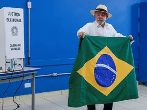 Lula disse que o povo terá que escolher entre o fortalecimento da democracia ou a barbárie. É papo reto, a gente precis…