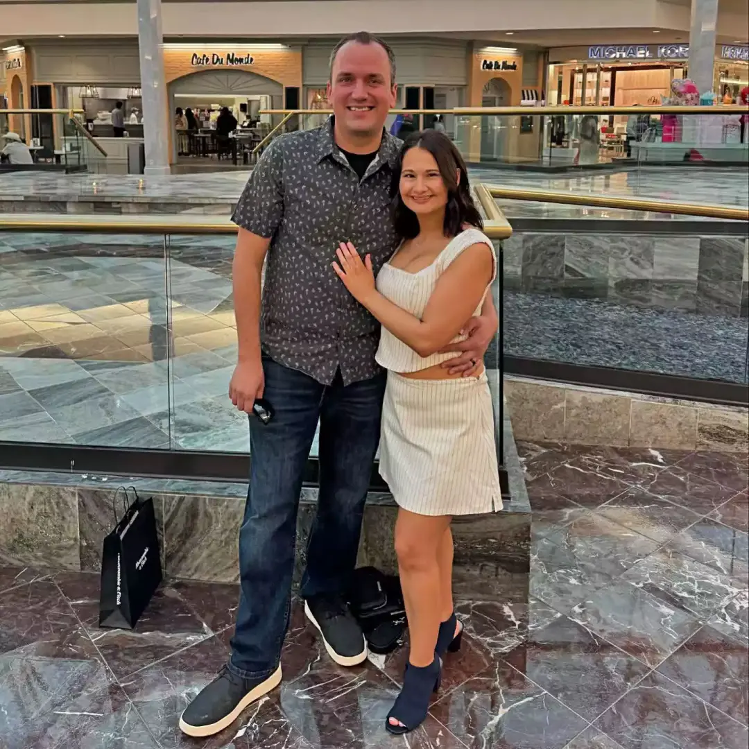 Gypsy Rose Blanchard pediu apoio para uma peticao sobre a lei Kenan, em honra ao seu noivo falecido Ken Urker. É import…