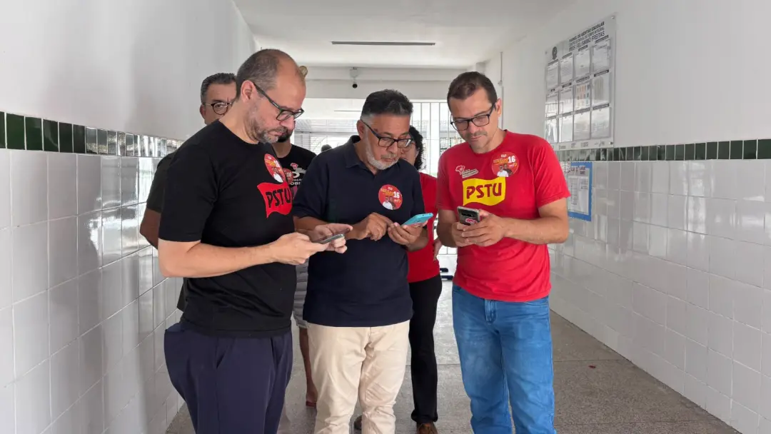 Geraldo Carvalho do PSTU votou em Teresina, defendendo fortalecimento dos serviços públicos e direitos trabalhistas. É …