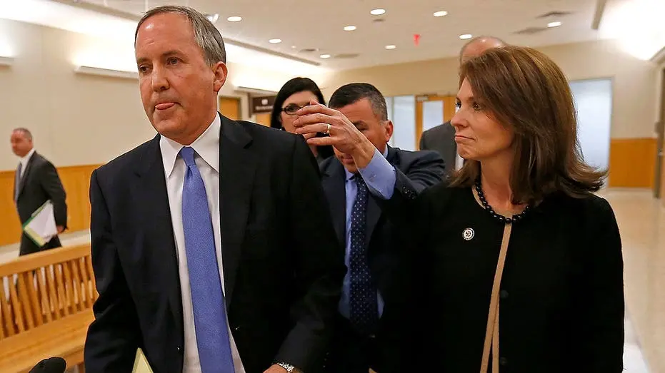 Angela Paxton vai votar no time Republicano em 3 de novembro. Ela diz que segurar o assento republicano é mais importan…