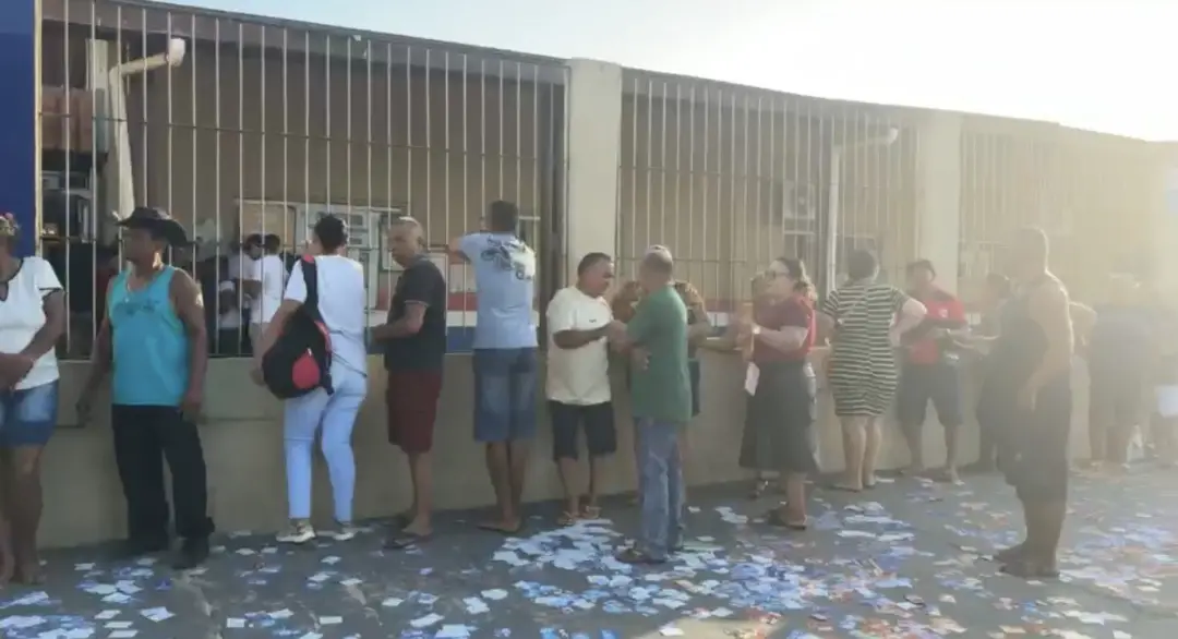Escolas de Ananindeua movimentadas desde cedo domingo, com filas já formadas na Escola Dom Alberto Gaudêncio Ramos. O p…