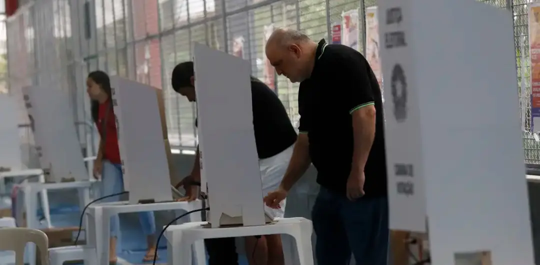 Mais de 158 milhões de eleitores vão escolher os representantes federais e estaduais em 2026. A ordem é a mesma no país…