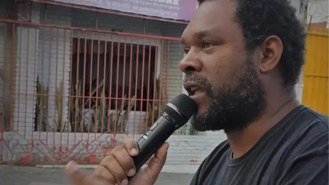 Marcio Alves, número 800, concorre ao Senado por São Paulo nas eleições de 2026. Votar para senador exige digitar três …