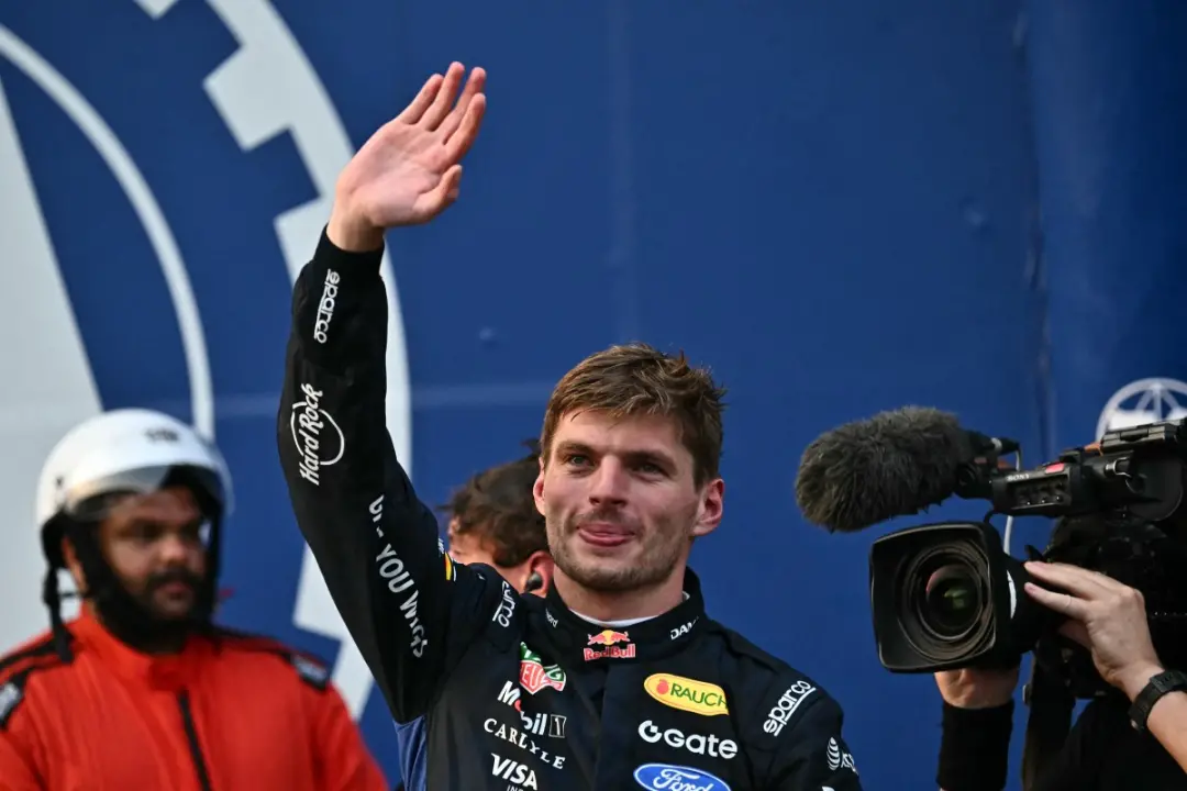 Verstappen venceu o GP do Bahrein, disputado na Malásia, mesmo com a corrida caótica e a chuva. A vitória mostra a forç…