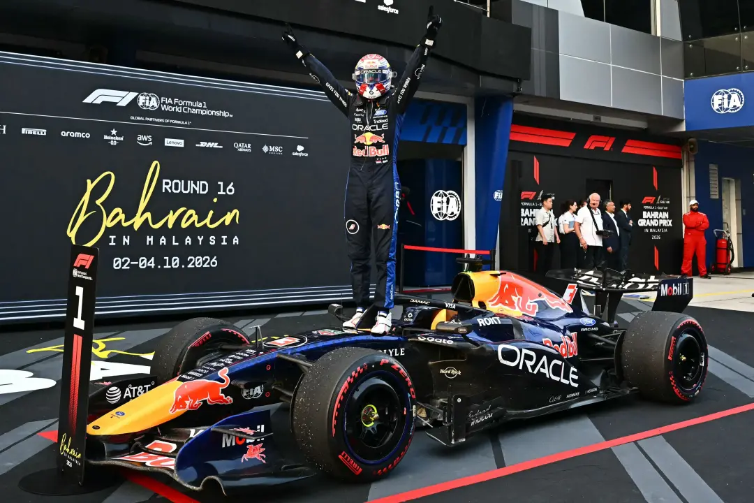 Bahrein, GP de F1 teve Verstappen vencendo com Antonelli em segundo e Hamilton em terceiro, em meio a muita chuva e atr…