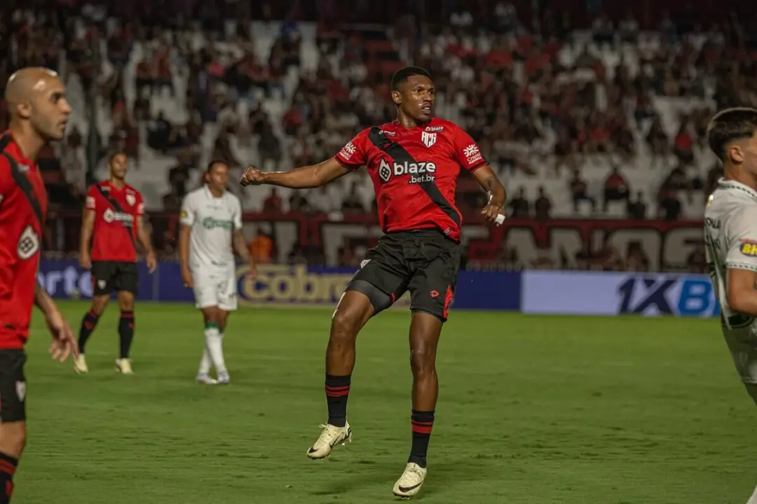 Atlético-GO bate o América-MG e chega a seis vitórias em oito jogos. Esse ritmo mostra que a equipe está encontrando o …