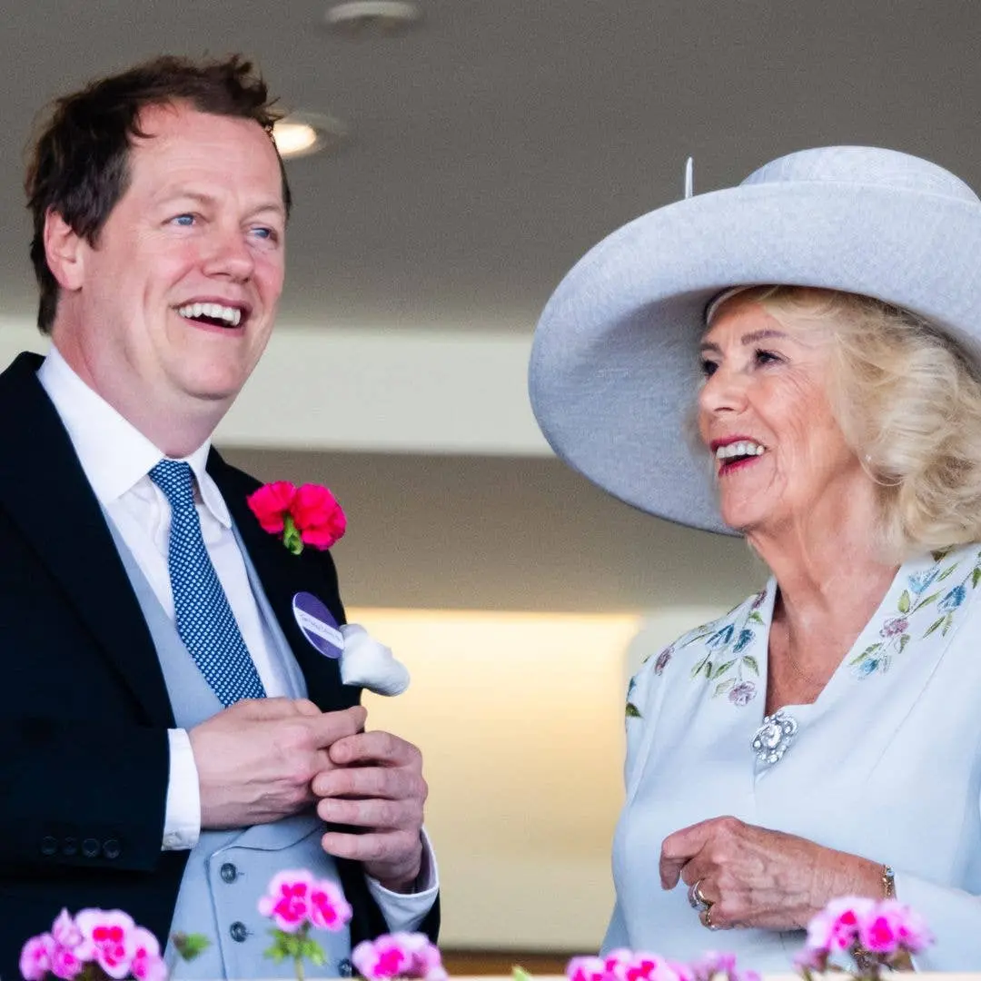 Tom Parker Bowles falou sobre a mãe, Camilla, e o gosto em comum de ambos por passeios, ovos mexidos e leitura. Acho ba…
