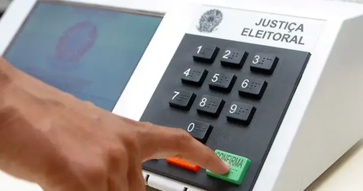 Voto obrigatório no Brasil para alfabetizados de 18 a 70 anos, com a regra valendo para as eleições 2026. A obrigatorie…