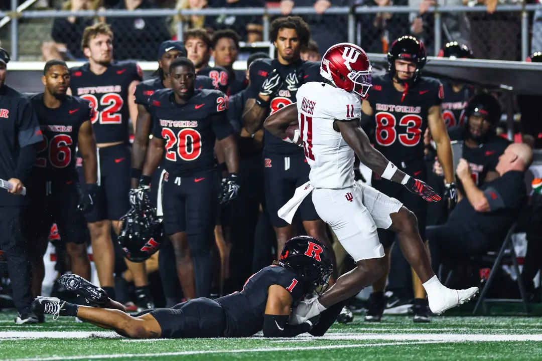 Greg Schiano precisa olhar tudo no Rutgers, depois da derrota de 47 a 15 pro Indiana. A defesa não rendeu, aceitando 59…
