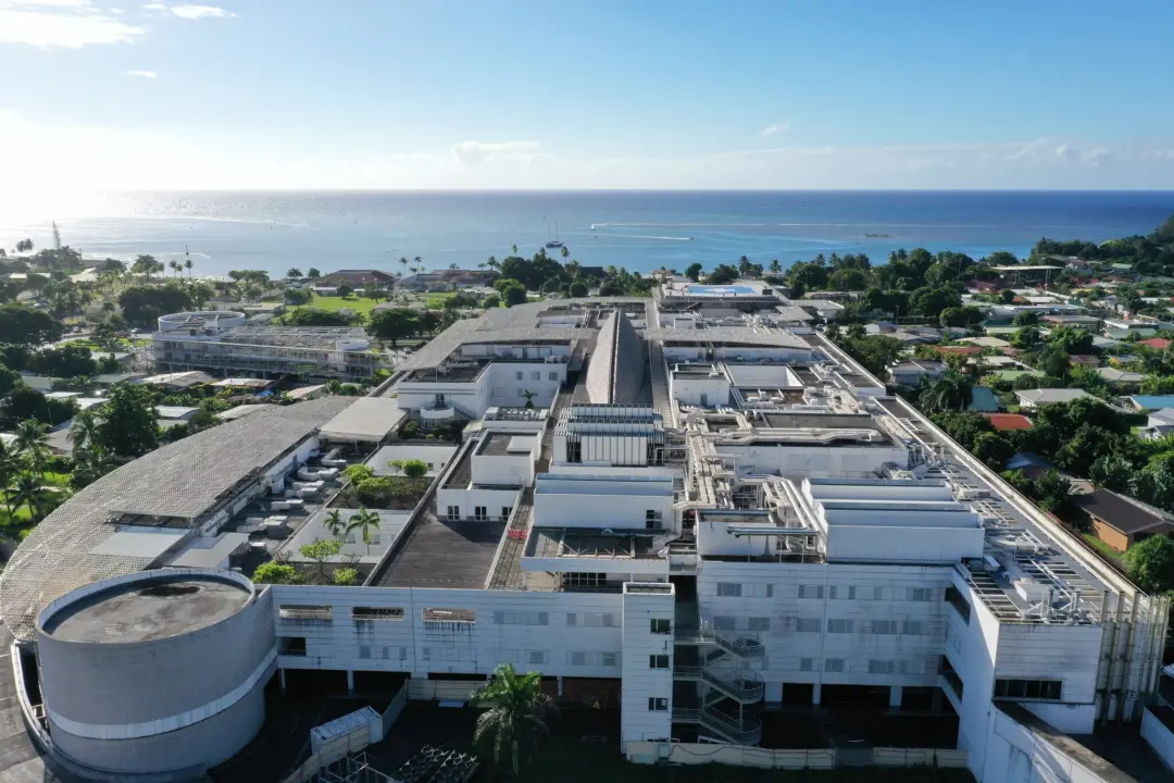 Na Polinésia Francesa, o Centro Hospitalar do Taiti implementou o maior sistema de ar condicionado com água do mar do m…
