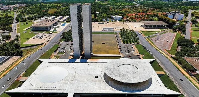 46366 reais por mês é o valor que um deputado federal ganha em Brasília, além de benefícios como apartamento funcional …