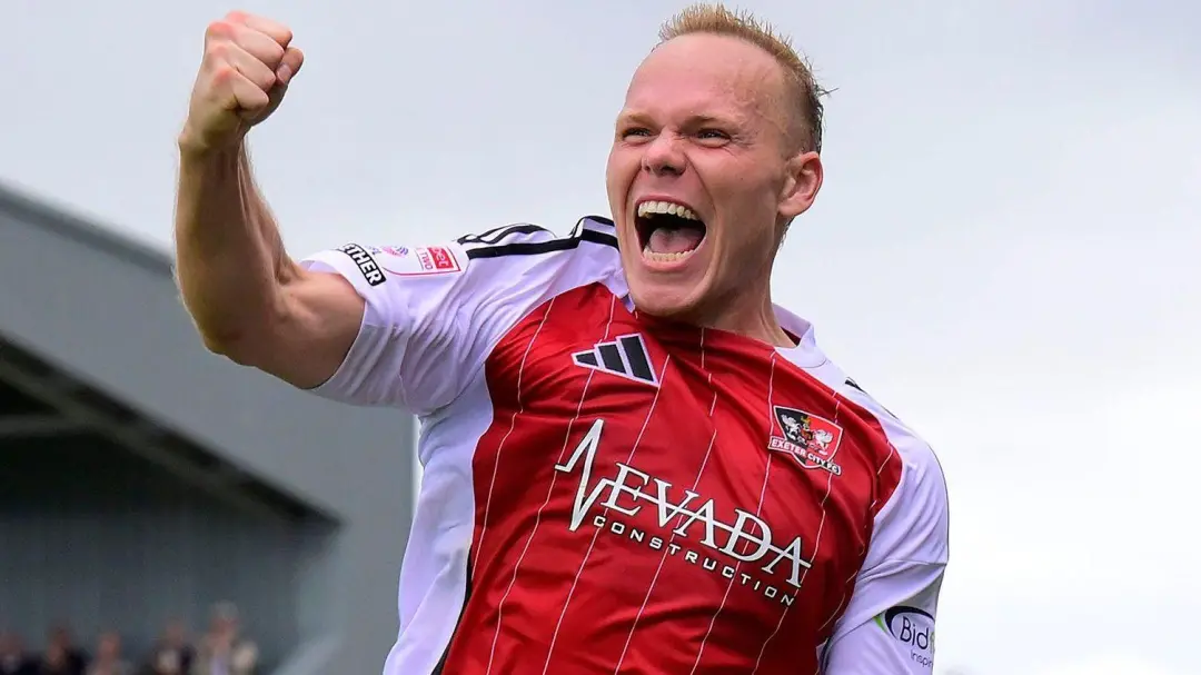 Scully marcou gol na estreia pelo Exeter City, garantindo a vitória por 1 a 0 contra o Rotherham United. Ver um momento…