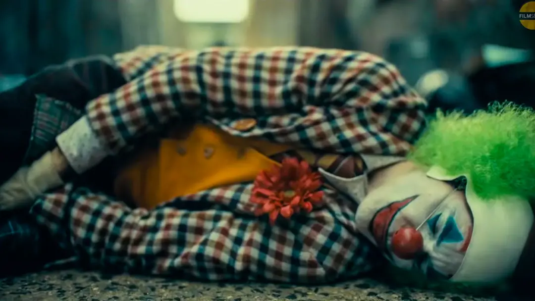 Sete anos atrás, a estreia de Joker gerou preocupações de segurança muito além do filme, com alertas policiais e mudanç…