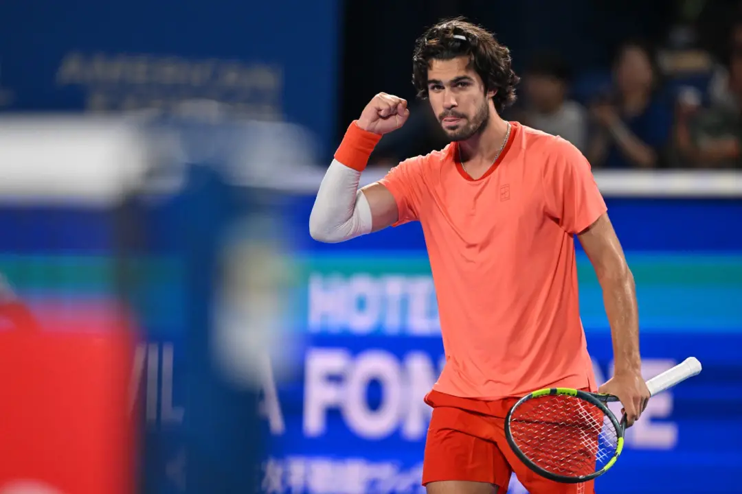 Alcaraz garantiu vaga na semifinal do Japan Open depois de vencer Shapovalov na quarta-feira, mas o canadense precisou …
