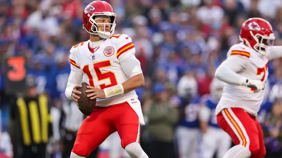 Raiders contra Chiefs, dois times invictos, vai ter jogo pela quarta semana na CBS. Os Chiefs mantêm a dominância com M…