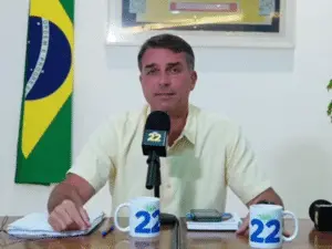 Flávio reuniu candidatos ao Senado em live sem Michelle para pedir voto casado. Isso mostra que a estratégia de aliança…