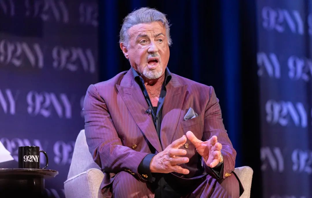 Sylvester Stallone falou sobre a natureza do homem em uma entrevista no hotel de Nova York, perto do Central Park. A vi…