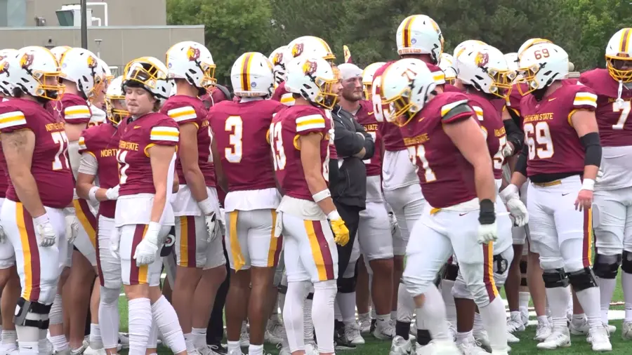 Northern State venceu o Bemidji State por 16 a 9 em Aberdeen, SD. A defesa do NSU teve grandes paradas e três quartos s…