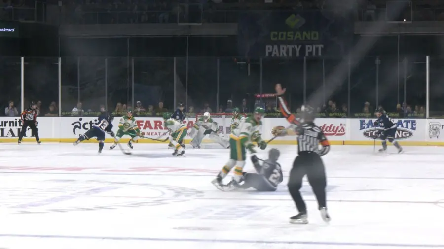 Sioux Falls Stampede perdeu para Sioux City por 5 a 3 na estreia em casa. A vitória do Sioux City veio com dois gols no…