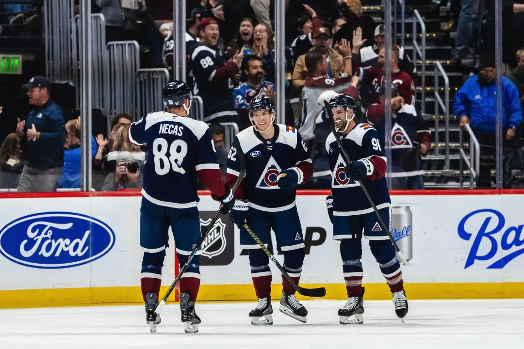 Colorado vence o St. Louis por 6 a 1 no segundo jogo da temporada da NHL. Um placar assim mostra como o time adversário…