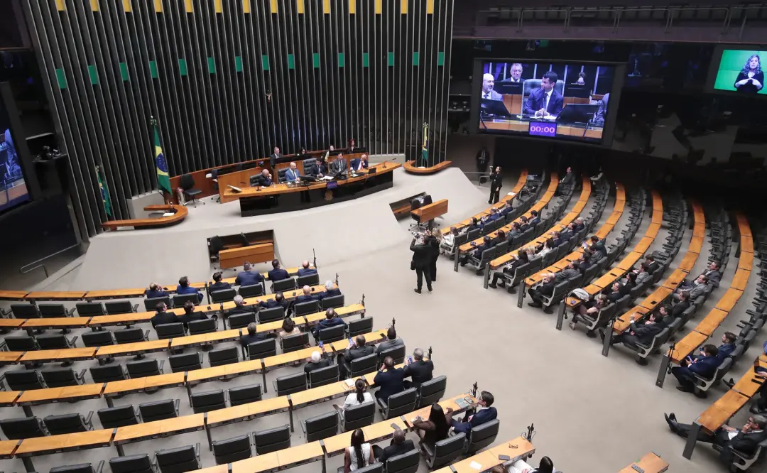 Santa Catarina vai eleger 16 deputados federais em 2026 para defender o estado em Brasília. O sistema proporcional exig…