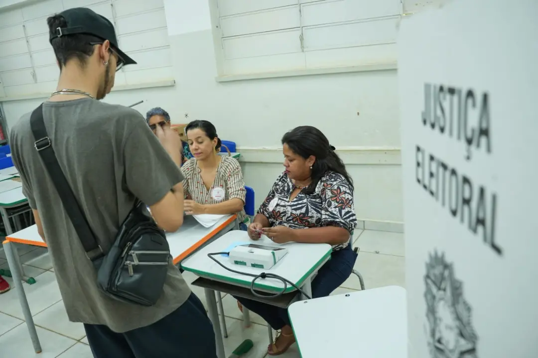 1,4 milhão de eleitores votam em São Carlos e região em 2026. A redução em relação a 2022 mostra uma diminuição de 1,63…