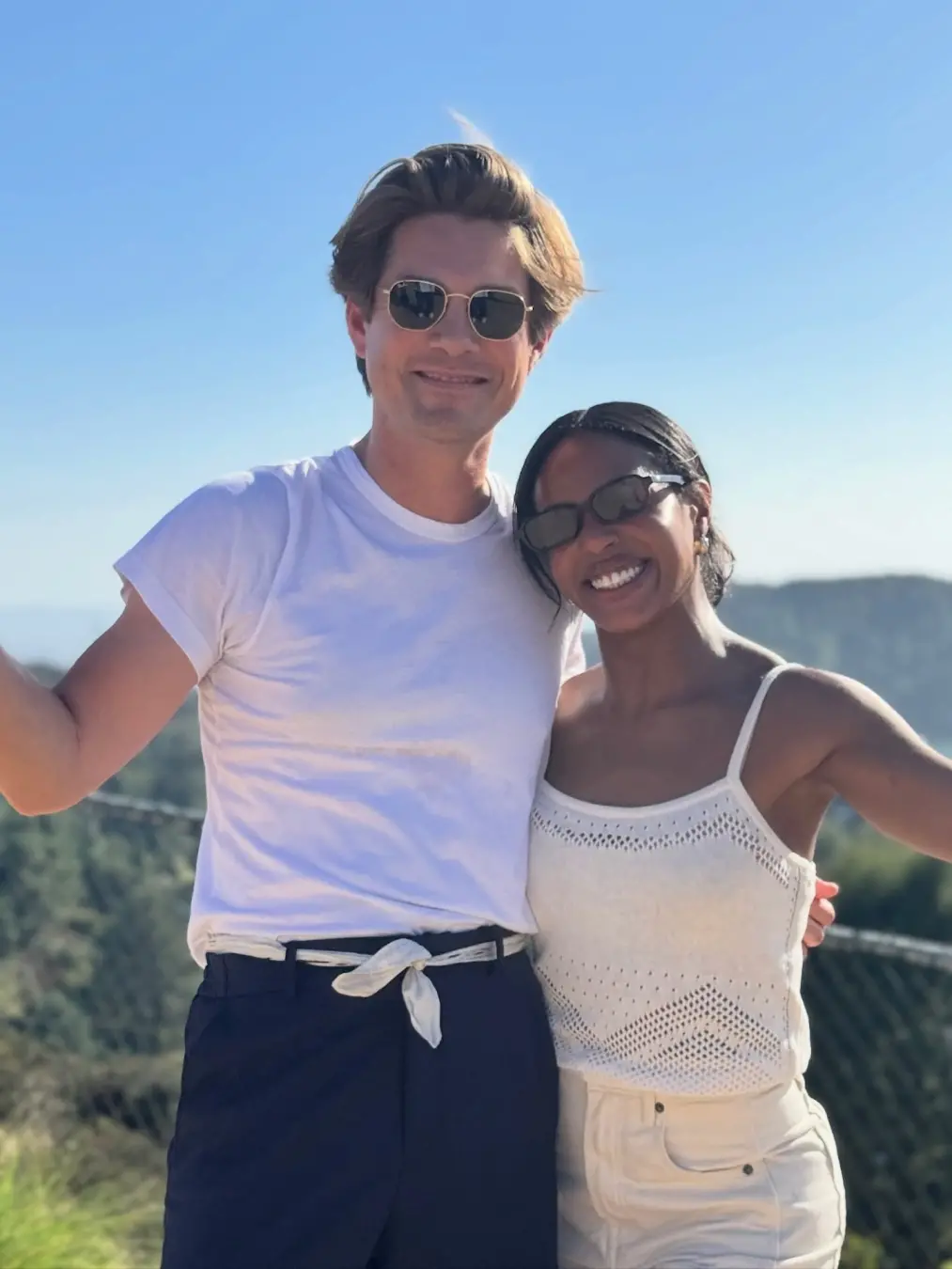 Britt Stewart e Taylor Hanson saíram do DWTS, e o pro Ezra Sosa comentou estar muito chateado com a eliminação. A perda…