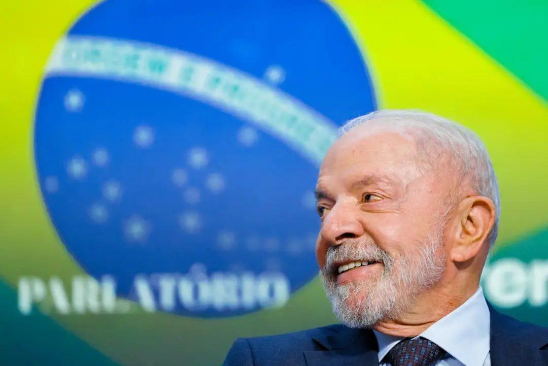 Luiz Inácio Lula da Silva disputa o segundo turno de 2026, aos 80 anos, buscando reeleição. A longa trajetória dele, de…