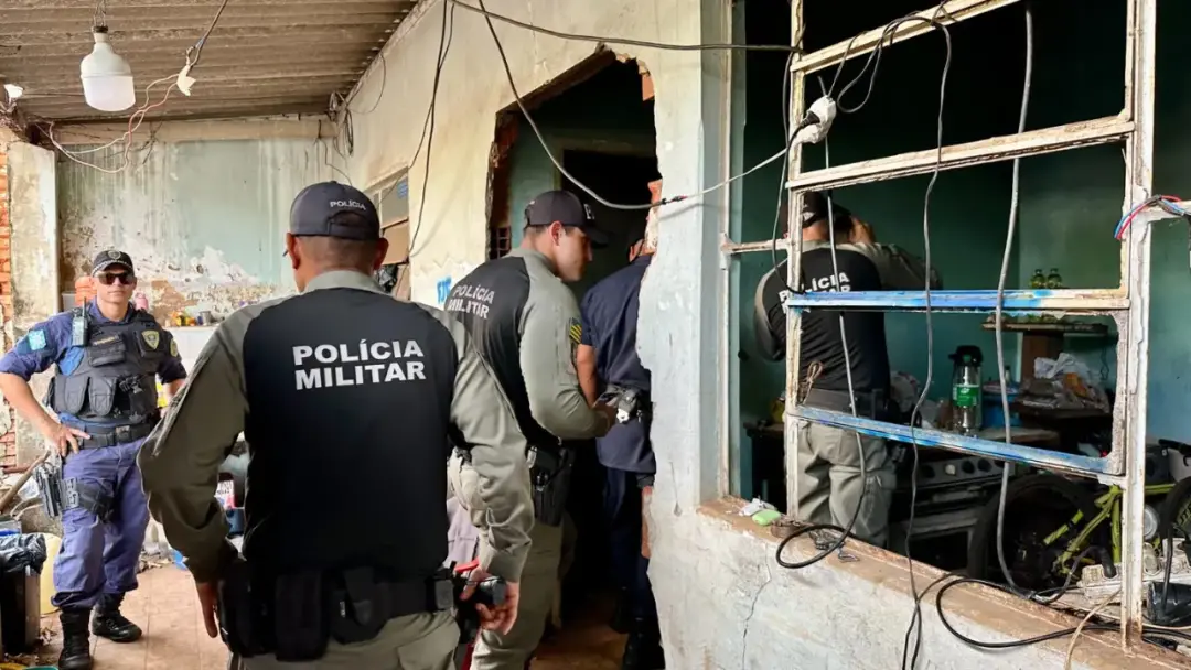 Rua 72, no Centro de Goiânia, teve um estabelecimento irregular embargado pela Operação Reciclagem. A identificação de …