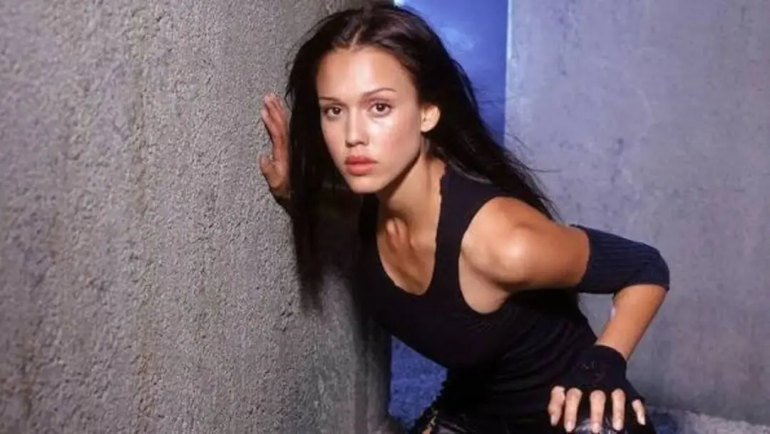 Dark Angel, série de James Cameron, começou a passar na Fox em 3 de outubro de 2000, apresentando Jessica Alba como Max…