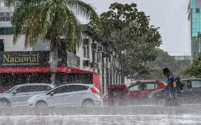Domingo de eleição com chuva e temporais em várias regiões do Brasil. A frente fria deve chegar em São Paulo, trazendo …