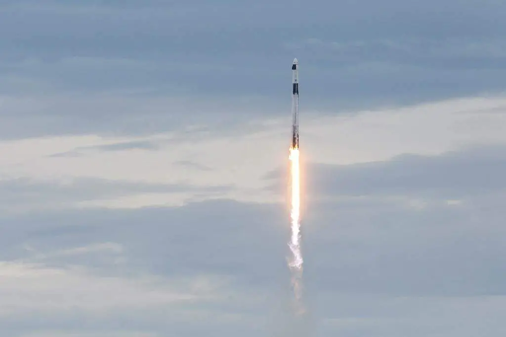 Falcon 9 da SpaceX chegou na ISS em 7 horas e 55 minutos, o voo mais rápido de uma nave americana até a estação. A velo…