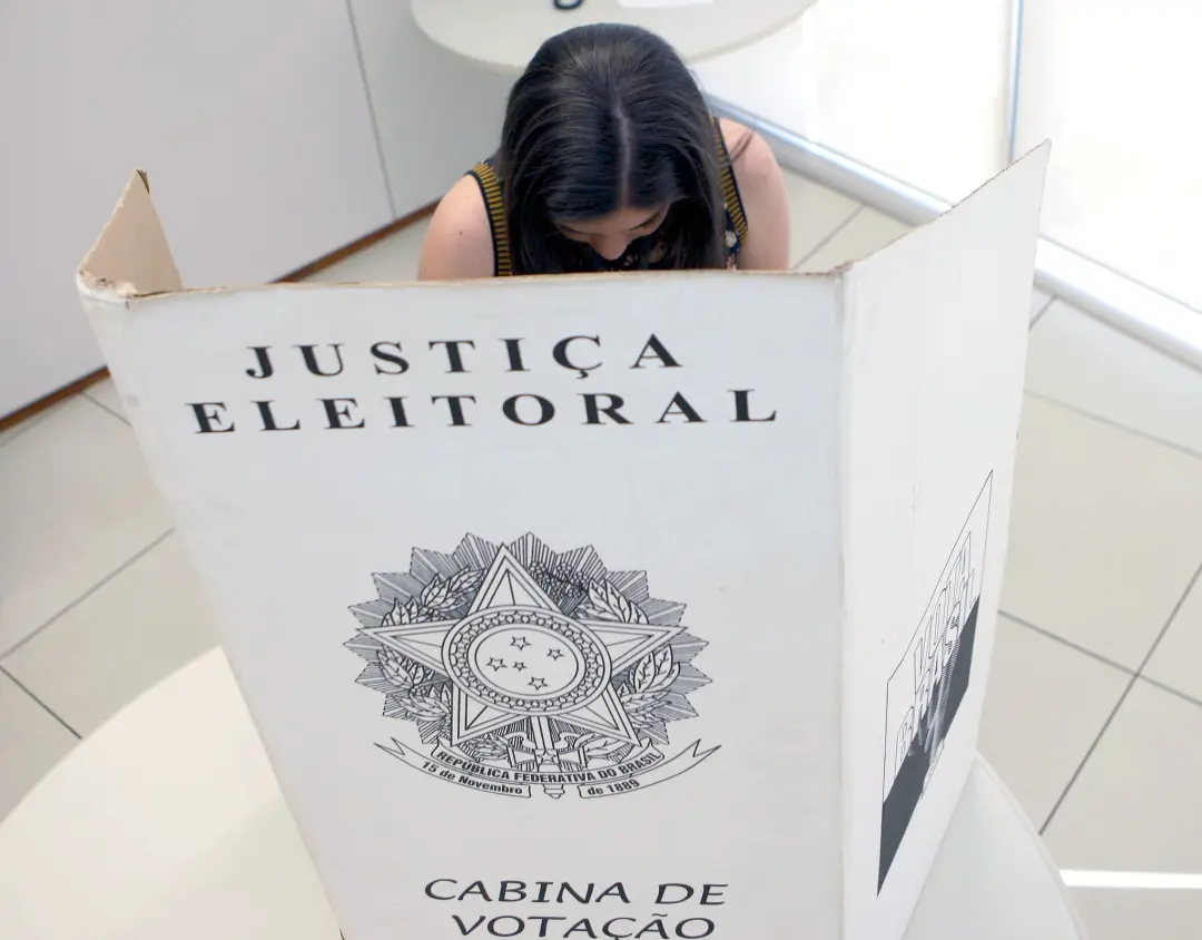 Mulheres somam 52,84% do eleitorado brasileiro de 2026. Essa maioria feminina, somada a 23,6% dos eleitores com 60 anos…