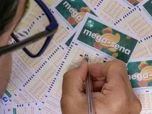 R$ 81,4 mi acumulados na Mega-Sena. Esse prêmio grande é um sonho pra muita gente, mas a estrutura das loterias mostra …