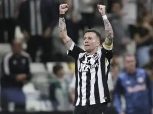 Atlético-MG vence o Red Bull Bragantino em jogo com susto e com ambulância envolvida. Esse lance de ambulância mostra o…