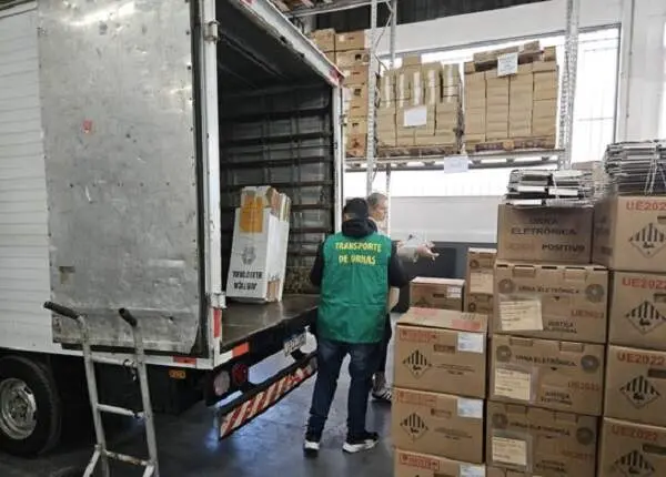 27.500 urnas serão usadas no Rio Grande do Sul neste domingo em quase 8 mil locais de votação. A logística de transport…