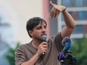 Renan criticou a esquerda e a direita dizendo que roubam juntos em ato final de campanha. Essa visão me faz ponderar so…
