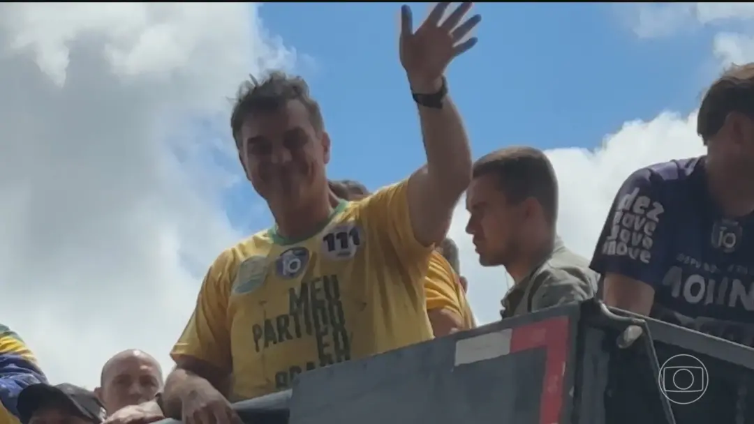 Flávio Bolsonaro fez agenda em São Paulo e Rio de Janeiro, começando em Santa Bárbara dOeste e chegando no Rio em Campo…