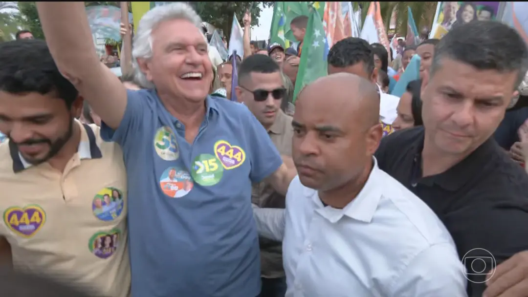 Ronaldo Caiado, candidato pelo PSD, fez agenda em Goiás, caminhando pela região central de Goiânia. A proposta dele é f…