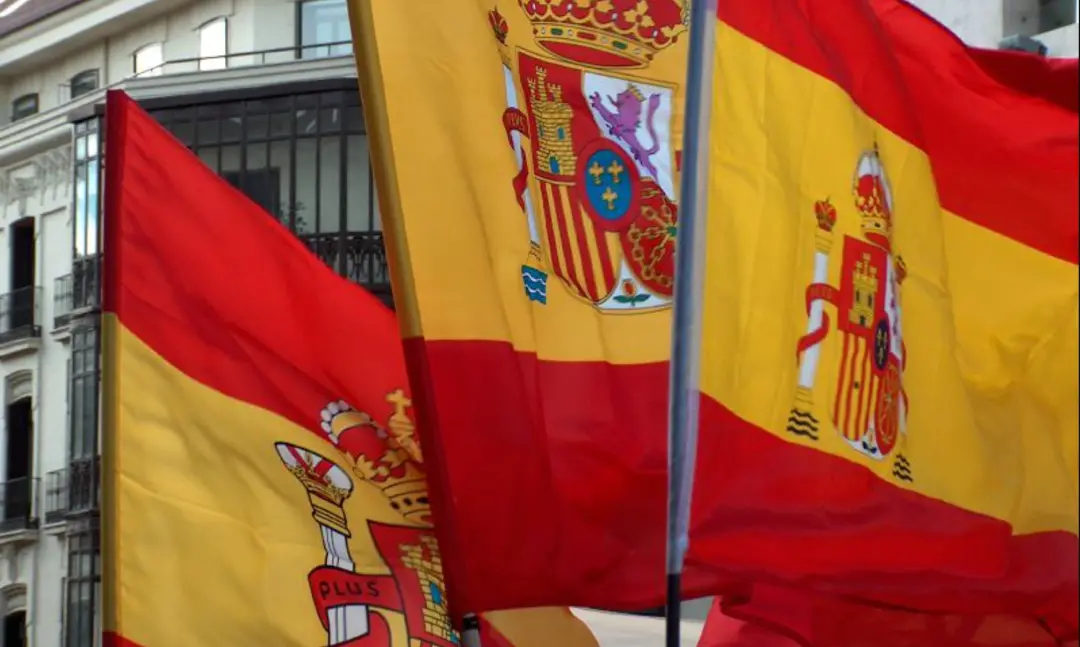 Dezenas de milhares de pessoas foram às ruas na Espanha protestando contra a crise da moradia, pressionando o governo p…