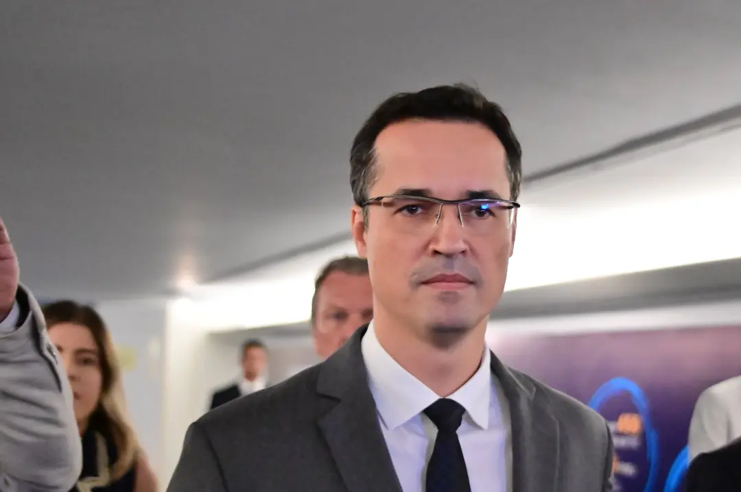 Deltan Dallagnol teve a candidatura ao Senado pelo Paraná indeferida pelo TSE. Essa decisão monocrática anula os votos …
