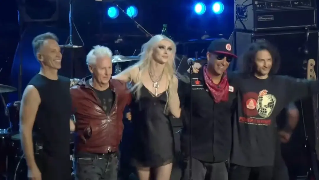 Taylor Momsen, Mike McCready e Matt Cameron tocaram um set tributo Soundgarden no Power to the People Fest. Achei inter…