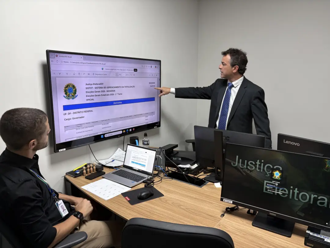 Zero no sistema do TRE-DF, a zerésima foi emitida para as urnas eletrônicas do Distrito Federal. Isso comprova que o si…