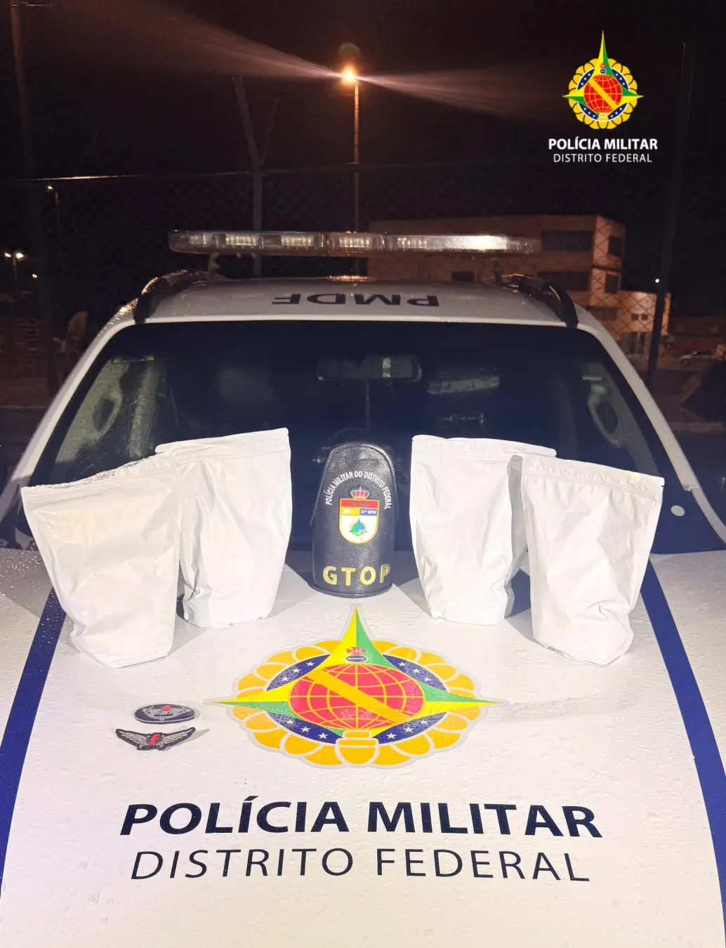 Quatro quilos de cocaína foram encontrados em residência no Recanto das Emas. A moradora, que alegou não saber do mater…