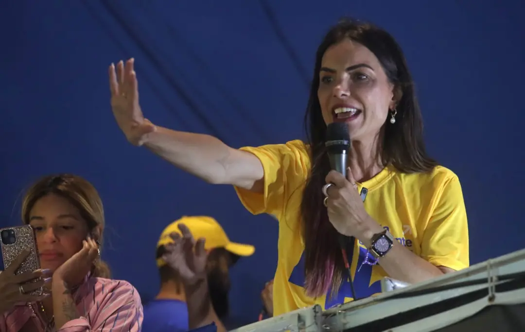 Paula Belmonte fez caminhada e carreata em Ceilândia e Itapoã na véspera da eleição no Distrito Federal. Defesa por um …