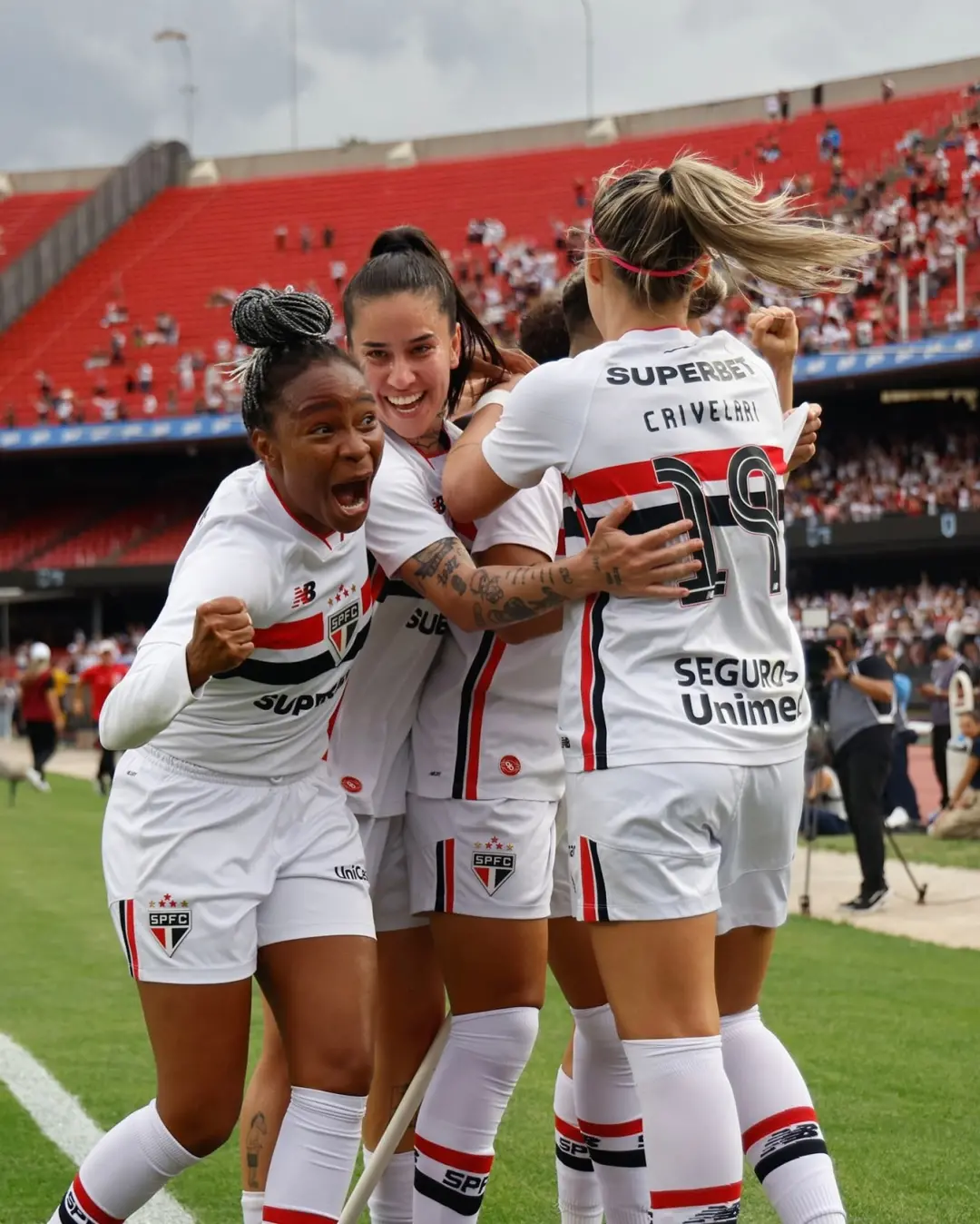 São Paulo é campeão do Brasileiro Feminino 2026 após vencer o Corinthians no Morumbis por 2 a 1. A conquista quebra a h…