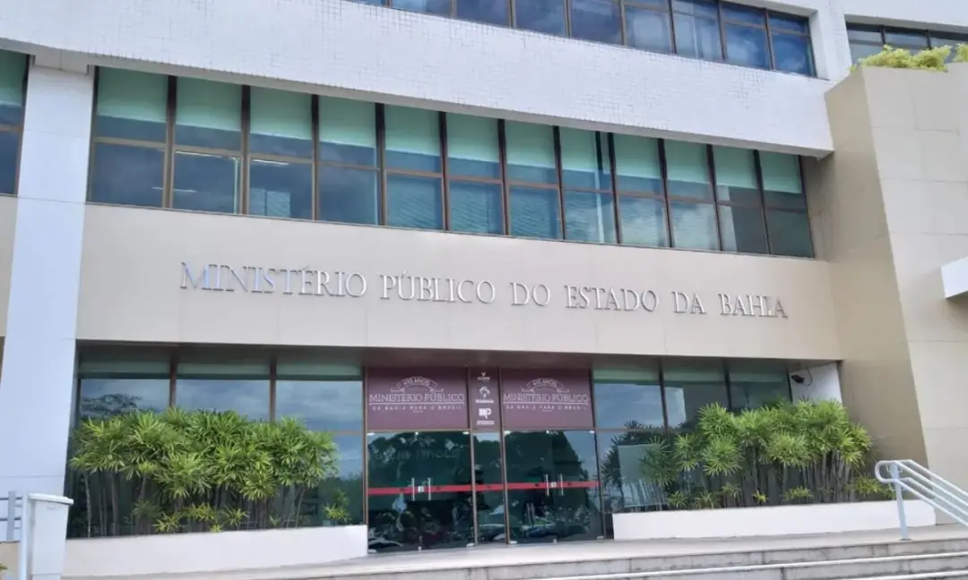Condenado a dois anos de reclusão por transfobia, um homem foi julgado em um mutirão de audiências na Bahia. Essa conde…